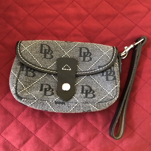 Beautiful Dooney & Bourke Wristlet - Picture 1 of 4